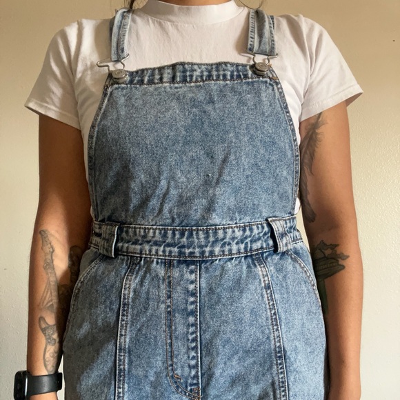 Levi’s Mom Utility Overalls - Picture 3 of 9
